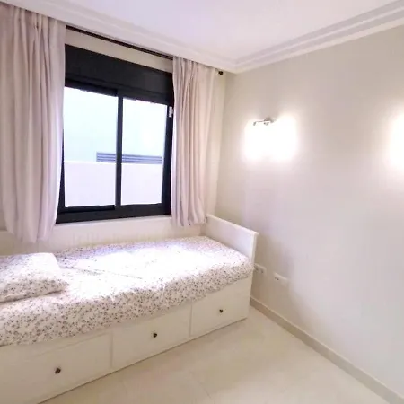 Modern In Adeje, 65 Sqm, Year-round Pool Appartamento