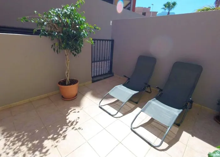 Modern In Adeje, 65 Sqm, Year-round Pool דירה אדחה