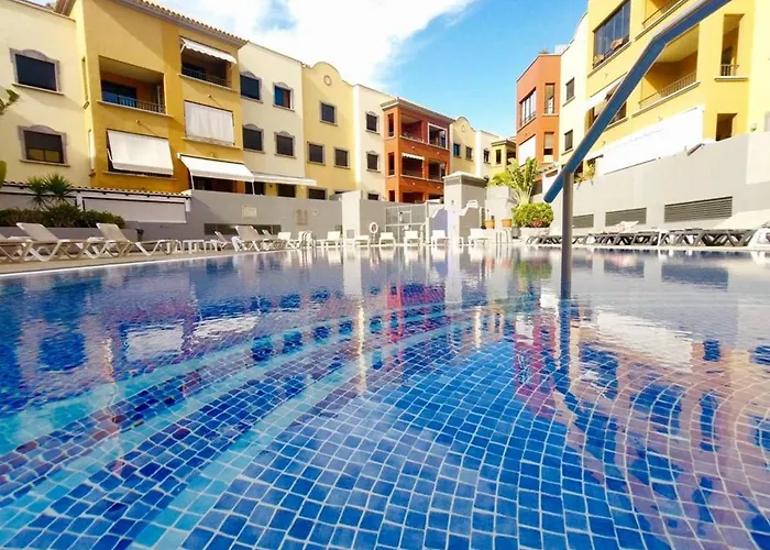 Modern In Adeje, 65 Sqm, Year-round Pool דירה